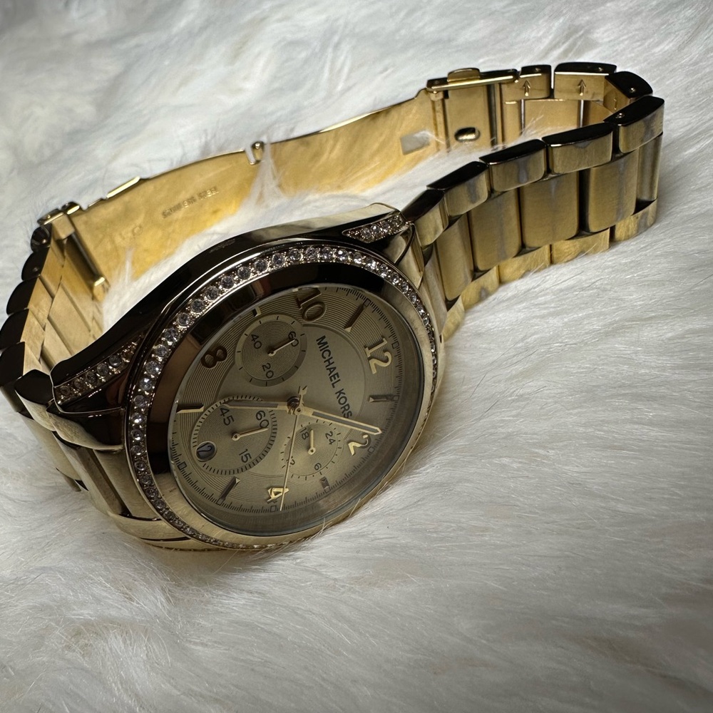 Michael Kors Radiant Gold Women's Watch - Picture 4 of 6